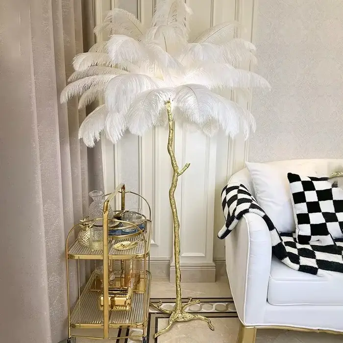 Lampadaire nordique en plumes d'autruche