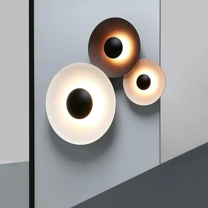 Applique Murale LED Ronde en Bois Style Nordique Luminaire Mural Moderne et Créatif pour Salon Chevet Chambre Escalier Couloir Éclairage Doux et Harmonieux 5-10m² Blanc Noir Vert