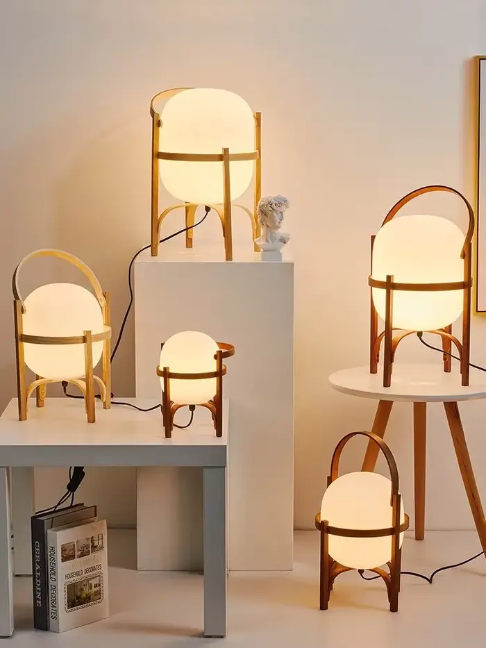 Lampe Led autoportante en verre et bois naturel